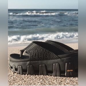 P448 X Vibram Bondi
Sandals in Tux/Black.  Size 8